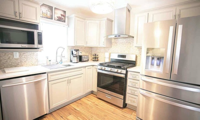 Roanoke Apartment | Private Hilltop House in Central Downtown Roanoke