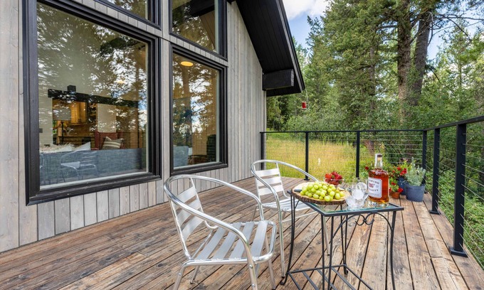 Indian Paintbrush House | Private home in Indian Paintbrush neighborhood direct view of Sleeping Indian