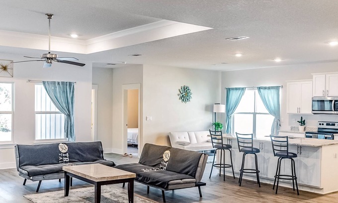 Gulf Breeze House | Private home with large kitchen, patio/yard & fast WiFi - close to sound & Gulf