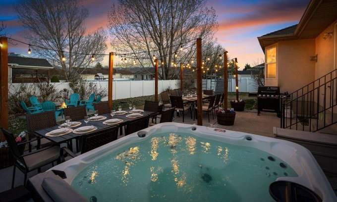 South Jordan House | ð Private home with hot tub. Beds for 32!