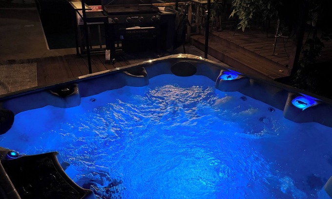 Northeast Raleigh House | Private Hot Tub, Deep Pool, Fire Pit, 3 King, 1 Queen, TV!