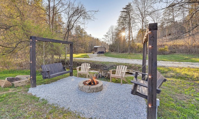 Campton Cabin | Private Hot Tub: Dog-Friendly Red River Gorge Home