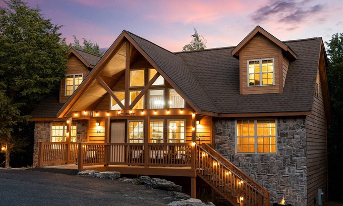 Branson West Cabin | Private Hot Tub & Hammocks. 2 Resort Pools + Golf! Playgrounds & Sports Courts!