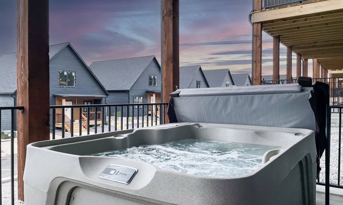 Hollister House | Private hot tub, Pool table, Dog-friendly | Mini Wildflower