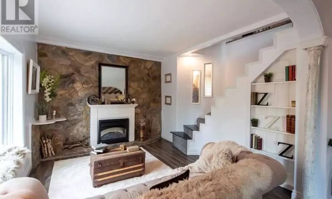 Clifton Royal House | Private house/large hottub/sauna & optional "Adult/Red room"