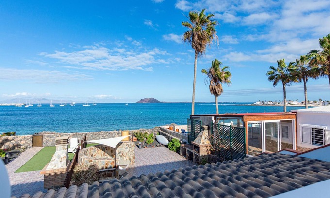 Corralejo Villa | Private, independent villa on the front line, terrace and tranquility