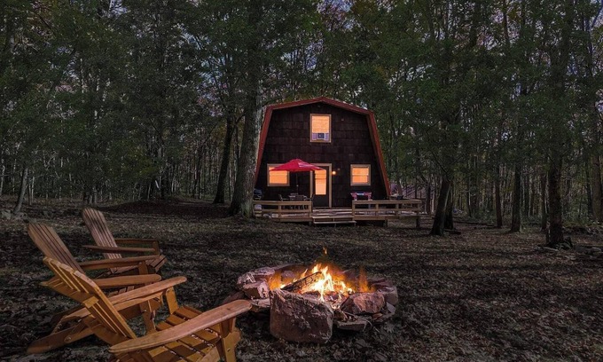 Alpine Lake Cabin | Private Lake/Beach w Golf, Fire Pit, Deck & WiFi!