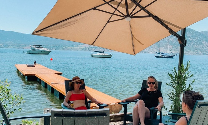 Okanagan-Similkameen House | Private Lakefront Beach House off Naramata Bench with sauna and hot tub