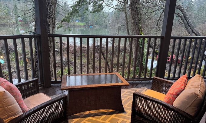 North Saanich House | Private large up to 4 bedrooms waterfront suite,pet friendly. *Long Term Rates