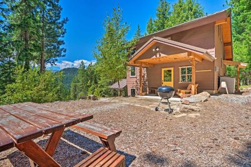 Leavenworth House | Private Leavenworth Cabin with Mtn Views and Fire Pit