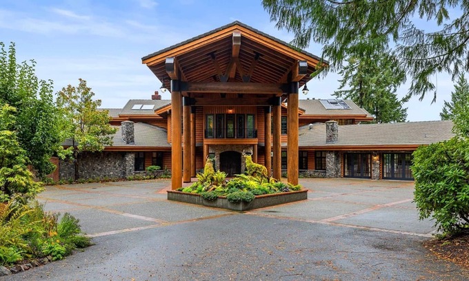 Anacortes House | Private Lodge Pool + Hot Tub Mt Views