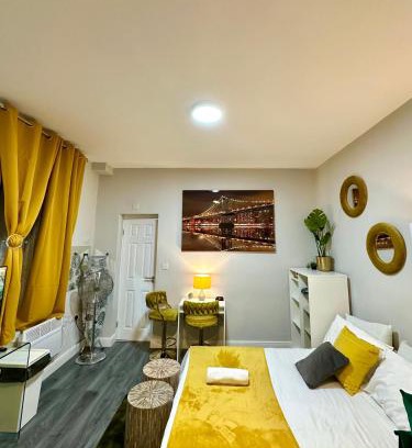 Birmingham City Centre Apartment | Private Luxurious City Studio-daily,weekly,monthly