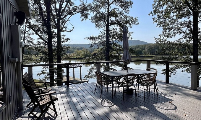Equality Cabin | Private Luxury Escape at the base of the Shawnee National Forest