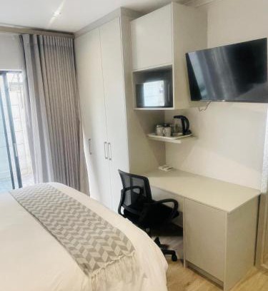 Bloubergstrand House | Private Luxury Room by 29 Holborn