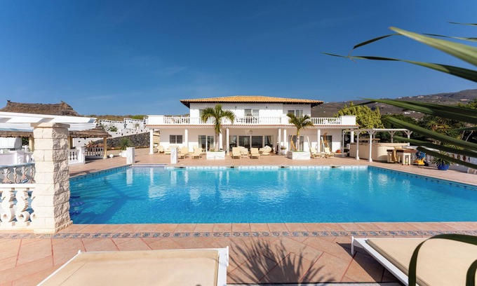 Adeje Villa | Private Luxury villa with Jacuzzi, Beach Bar, Pool