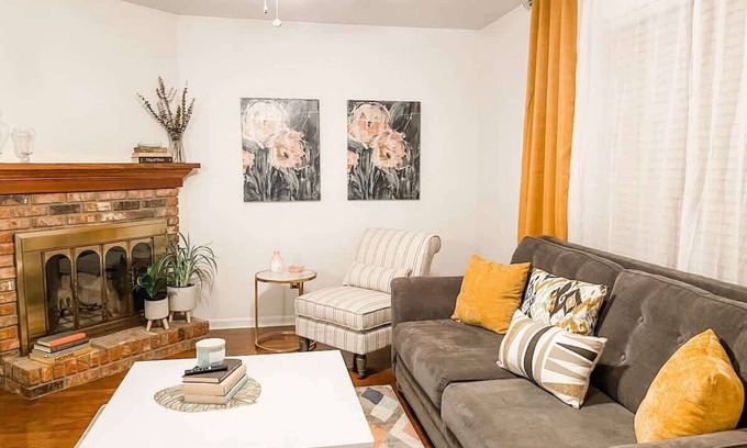 Tallahassee House | Private Master Bedroom in Beautiful Townhome