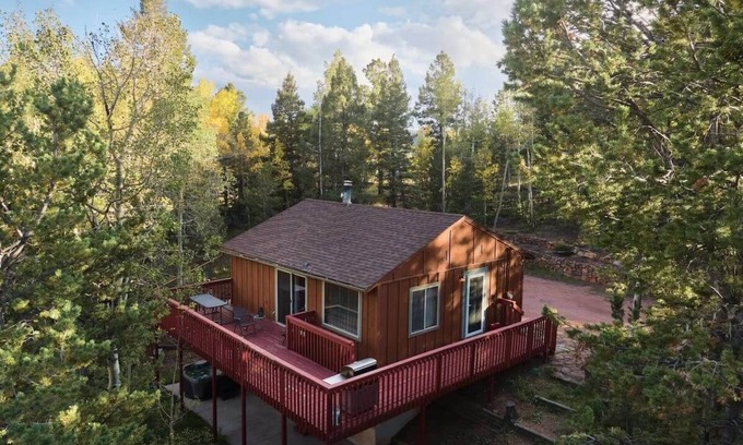 Rainbow Valley Cabin | Private Mountain Cabin w/Hot Tub + Forest Views
