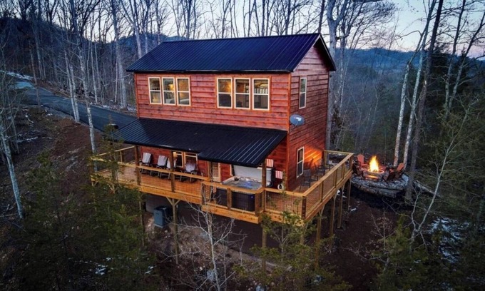 Gatlinburg - Pigeon Forge Cabin | Private Mountain Top, Quiet Family Cabin -Awesome Location!
