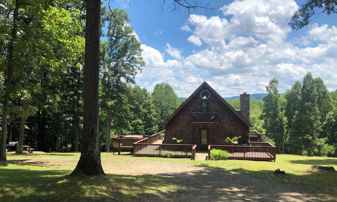Redstar Cabin | Private New River Gorge getaway. Modern cabin w hot tub, fireplace, WiFi & views