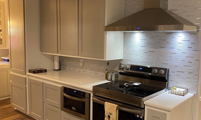 Grand Prairie House | Private Oasis. Spacious. Great for Big Families.