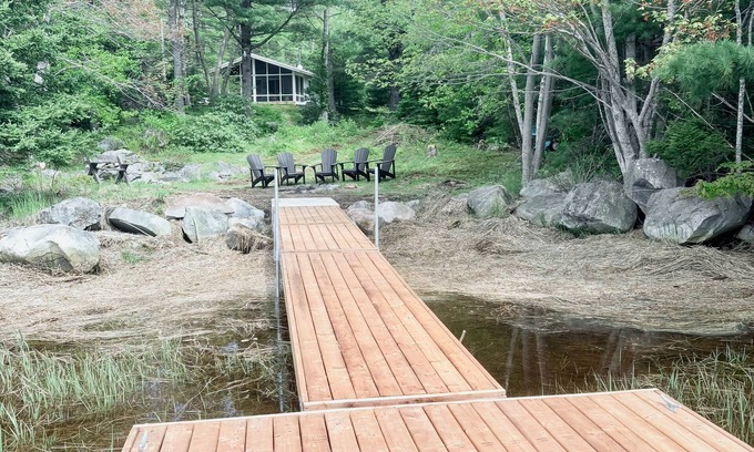 Queens Cottage | Private oceanfront cottage getaway in Mill Village