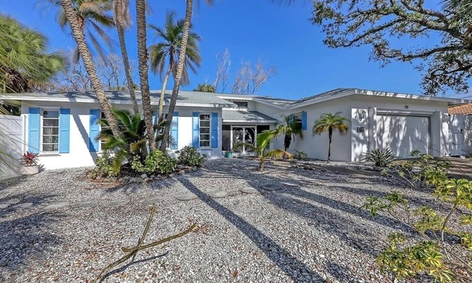 Siesta Key House | Private Palms- private pool and just minutes from Siesta Beaches