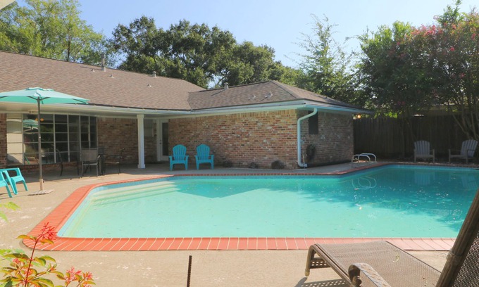 Houston House | Private POOL, 4 bedrooms 2.5 baths Furnished Home near MD Anderson
