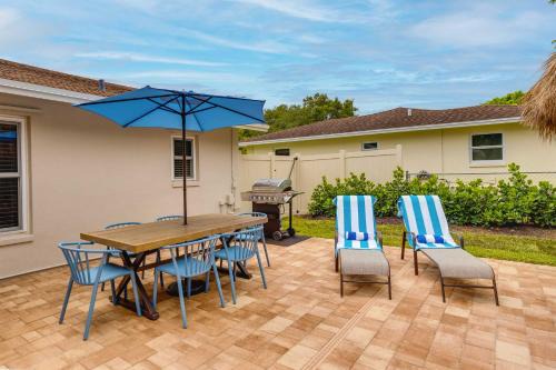 Hunt Club House | Private Pool and Bar Palm Beach Gardens Getaway