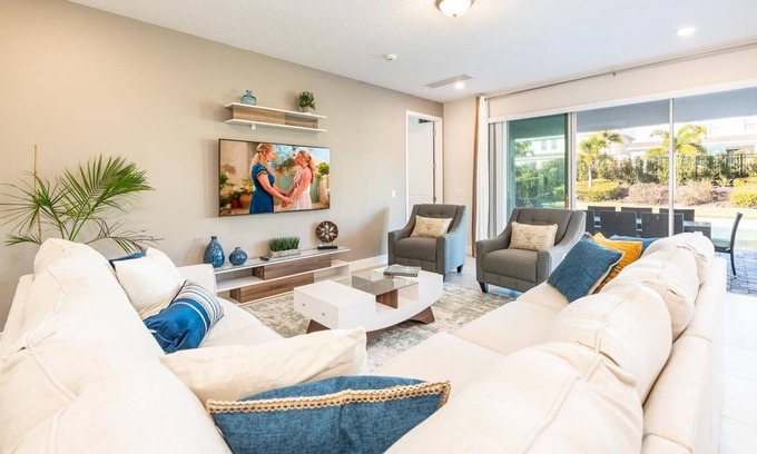 Bay Lake House | Private Pool and Spa / Games Room / Home Theatre / Free Shuttle to parks