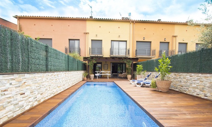 La Bisbal d'Emporda Villa | Private pool and 100m to village center! No car!