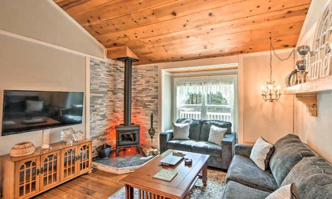 Murphy House | Private Pool, Hot Tub and Yard Serene Murphy Home