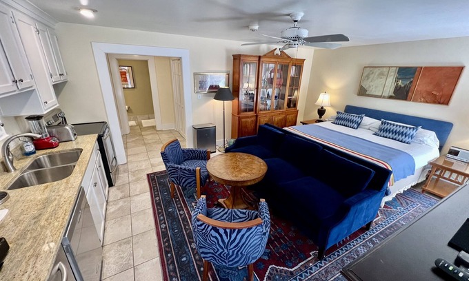 Vicksburg House | Private Pool House in Historic Vicksburg