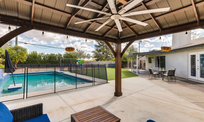 Parque Vista Estates House | Private Pool & Playground: Phoenix Paradise!