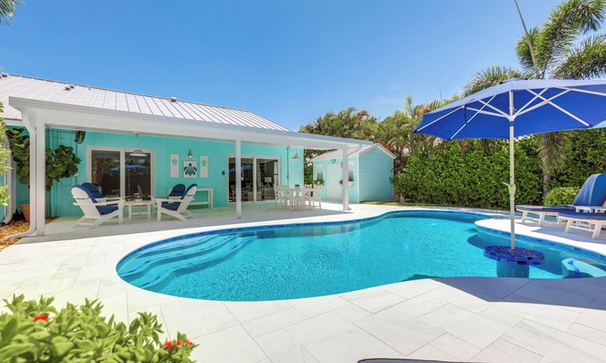 Juno Beach House | Private Pool + Backyard: Villa in North Palm Beach