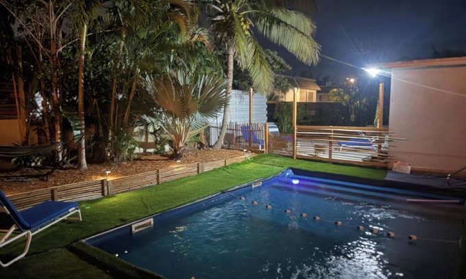 Lake Worth Corridor Resort | Private resort sleeps 16, includes breakfast, coffee bar, pool & hot tub
