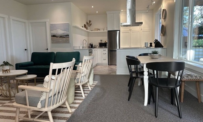 Crofton House | Private & restful; quiet 2 bedroom suite in Duncan