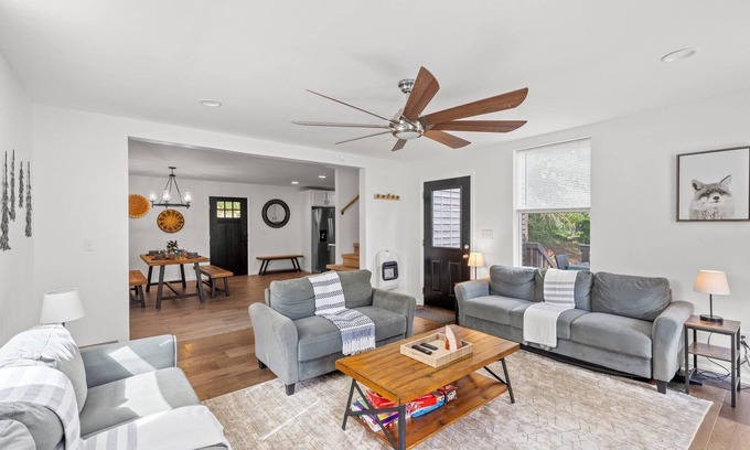 Campton Cabin | Private Ridgetop Retreat RRG: Hot Tub & Dogs OK