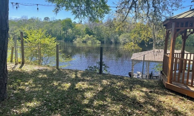 Bell House | Private River Paradise- Cozy 3-bedroom house in welcoming Bell, Fl- with WiFi