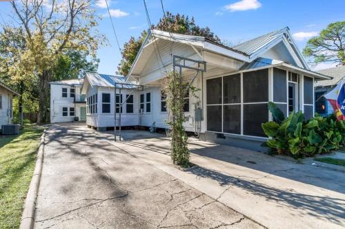Freetown - Port Rico House | Private Room Retreat in a Shared House Setting