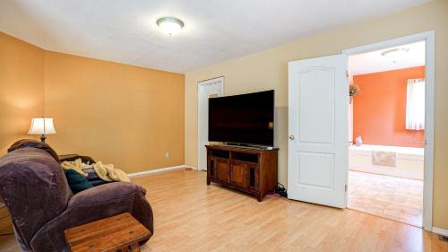 Cloverdale House | Private Rooms Garden Resort