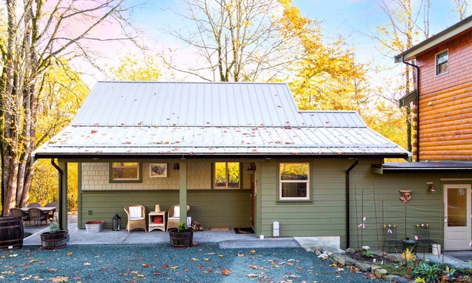 Chemainus Bed & Breakfast | Private rural vacation home stay in Stocking Creek Park, Cowichan Valley