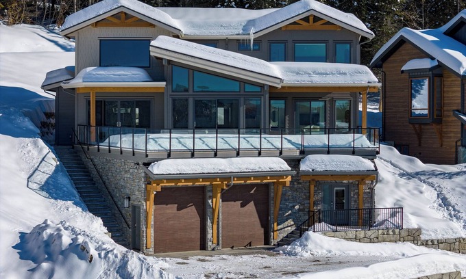 Sun Peaks Ski Chalet | Private Ski in/out - Sleeps 12 - House - Ideal for epic ski trips - Sun Peaks