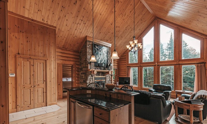 Fiddler Lake Resort Ski Chalet | Private Spa Experience, BBQ, and Game Room