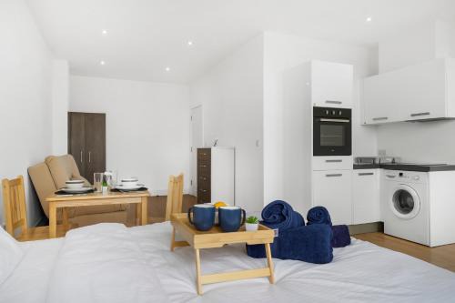 Borehamwood Apartment | Private Studio Apartment with Parking
