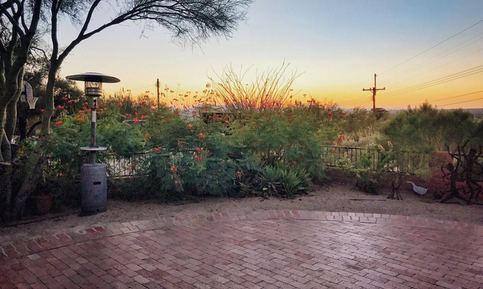 Suffolk Hills House | Private SW Guesthouse- NW Casas Adobe