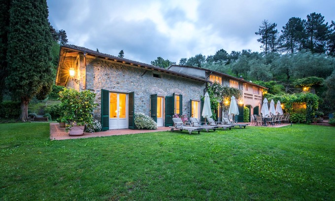 Pescaglia Villa | PRIVATE TRADITIONAL VILLA - POOL & TENNIS COURT NEAR LUCCA nIT046022C2234GP62T