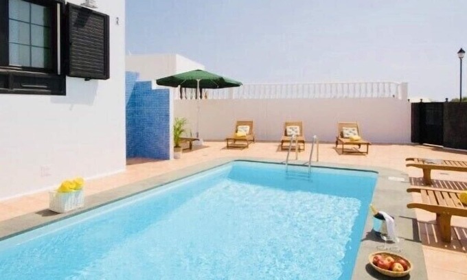Los Mojones Villa | Private Villa, all day sun Swimming pool and terrace, BBQ in Puerto del Carmen