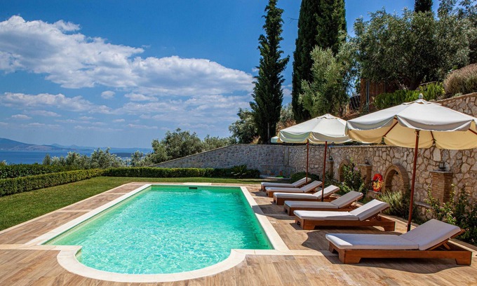 Nafplio Villa | Private Villa für 8 mit Pool,garten und Meerblick