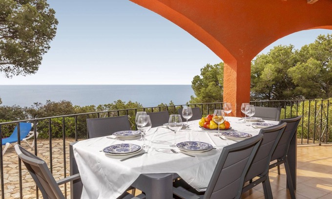 Tamariu House | Private villa in quiet surroundings for family holidays