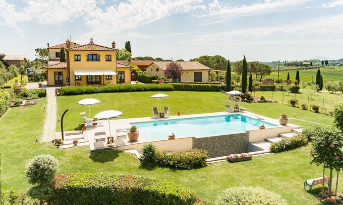Creti Villa | Private Villa with A/C, private pool, WIFI, patio, pets allowed, panoramic view, close to Cortona